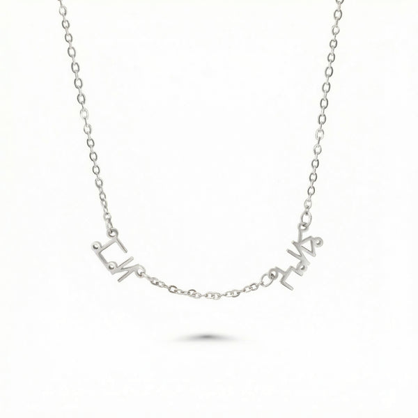 collier personnalisé 2 prénoms argent sur fond blanc – bijou prénom Tizgha